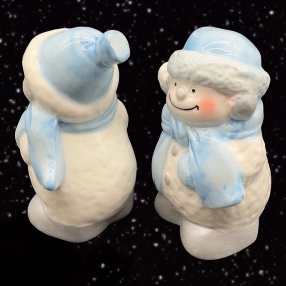 Ceramic Salt and Pepper Shaker Set 2 pcs Christmas Snowman Wearing Clothes 4”T - Picture 2 of 8